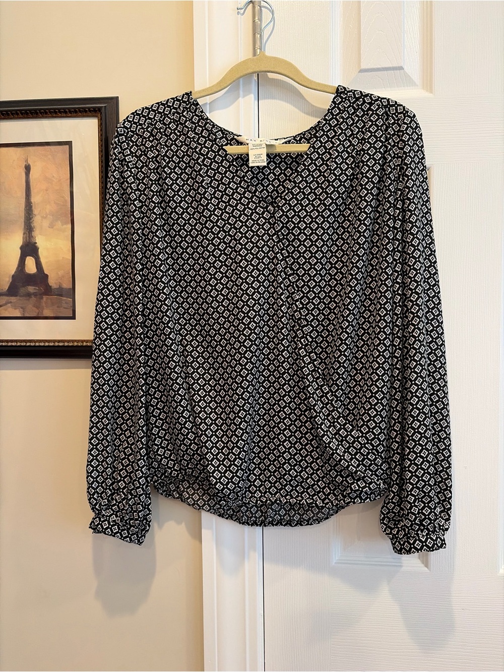 Max Studio Black & White Geometric Long Sleeve Blouse